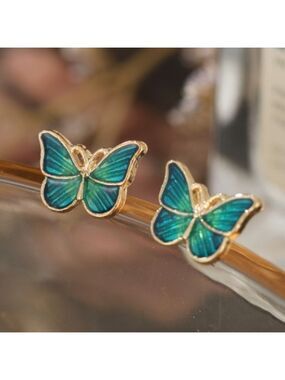 Butterfly boutique emerald colored inset earrings new